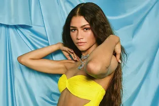 Зендая надела смелое платье Versace, которое носила Бейонсе в 2003-м