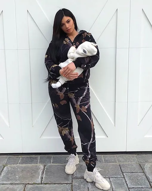 Кайли Дженнер с дочкой Кайли Дженнер с дочкой