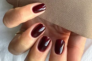 Какой маникюр сделать на Новый год-2026: мнение эксперта