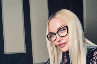 Кому из них 16? Мадонна трогательно поздравила младшего сына с днем рождения, выложив общее фото