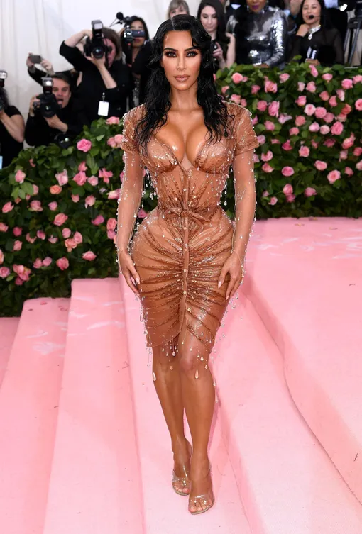 Ким Кардашьян в платье Тьерри Мюглера на Met Gala в 2019 году