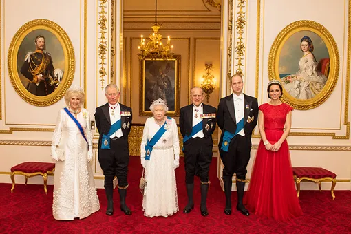 Новый официальный снимок королевской семьи