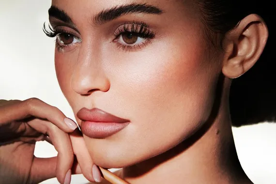 Ombre lips — очередной тренд макияжа из TikTok, который точно стоит повторить