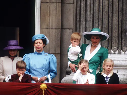 Принцесса Маргарет и принцесса Диана с детьми