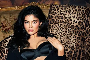 По стопам Ким: Кайли Дженнер снялась в новом кампейне Dolce&Gabbana По стопам Ким: Кайли Дженнер снялась в новом кампейне Dolce&Gabbana