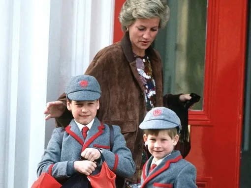 Принцесса Диана ведет детей в школу, 1990 год