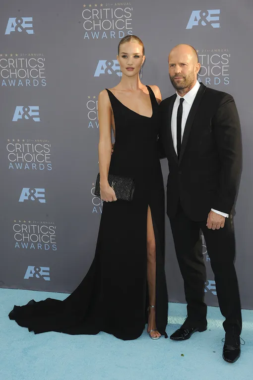 Джейсон Стэйтем и Роузи Хантингтон-Уайтли на Critics' Choice Awards в 2016 году