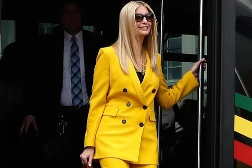 Иванка Трамп в лимонном брючном костюме Zara приехала в аэропорт Эфиопии