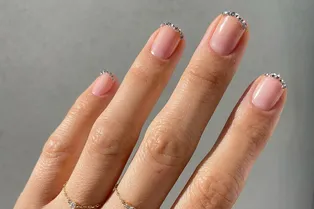 5 идей для модного весеннего маникюра-2023, которые легко повторить дома
