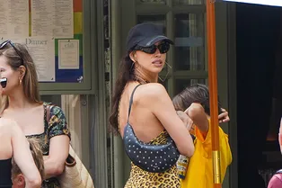 Как носить платье с леопардовым принтом, чтобы не выглядеть вульгарно — знает Ирина Шейк