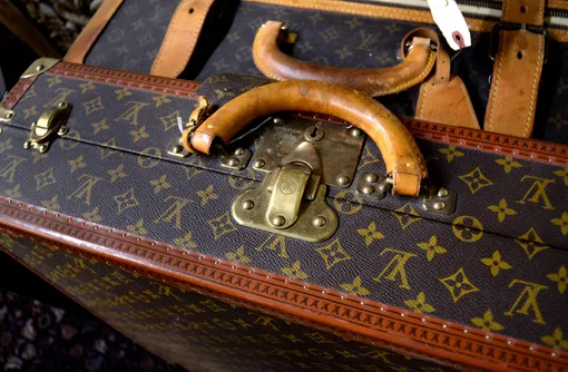 Замок чемодана Louis Vuitton