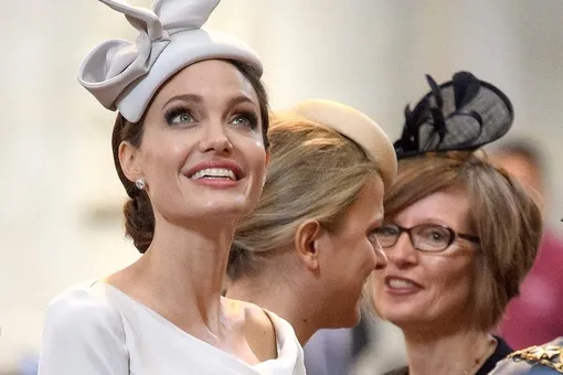 Grazia girl: Анджелина Джоли в элегантном платье Ralph&Russo в Лондоне