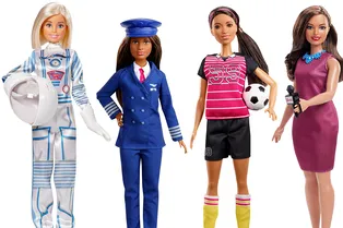 История Barbie: легендарная кукла шагает в ногу со временем, вовремя сняв шпильки