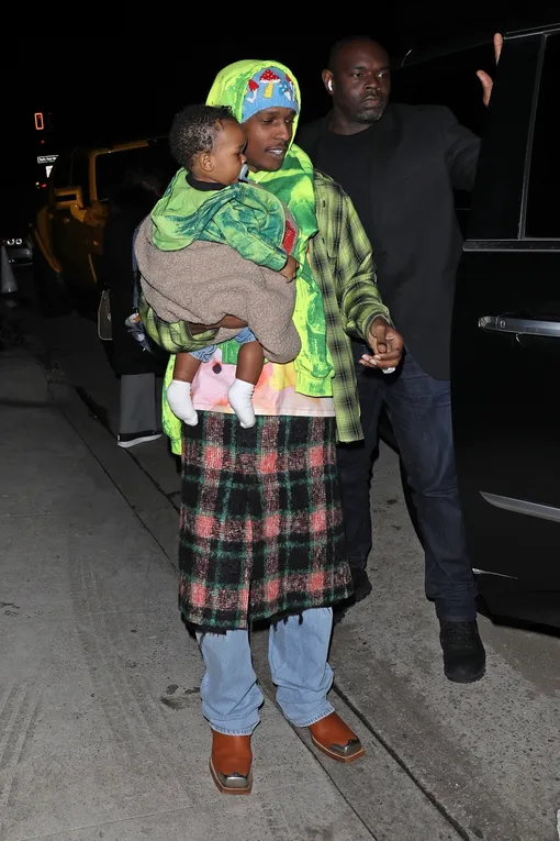 A$AP Rocky с сыном A$AP Rocky с сыном