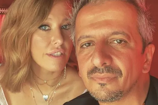 Лица Ксении Собчак и Константина Богомолова появились на мухобойках Лица Ксении Собчак и Константина Богомолова появились на мухобойках