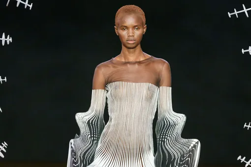 Неделя Высокой моды в Париже: кинетика и алхимия на показе Iris van Herpen