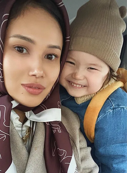Певица Наzима с дочерью Амелией Певица Наzима с дочерью Амелией