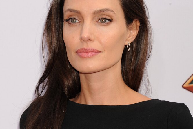 «Мы всегда будем семьей»: Анджелина Джоли впервые публично высказалась о разводе