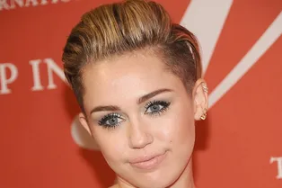 Майли Сайрус пытается вернуть экс-бойфренда!