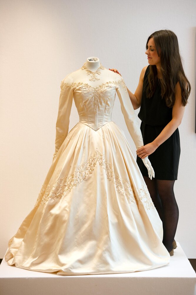 Свадебное платье Элизабет Тейлор было продано на аукционе почти за 188 тысяч долларов