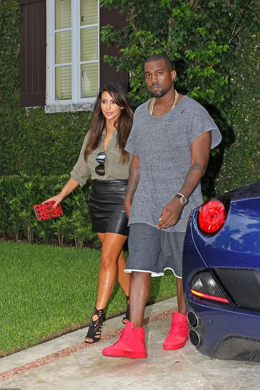 Канье Уэст в кроссовках Red October