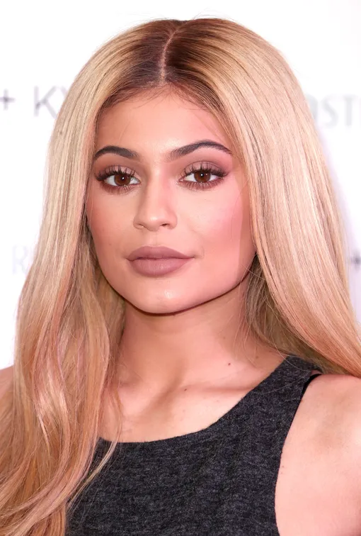 Кайли Дженнер в 2016 году Кайли Дженнер в 2016 году