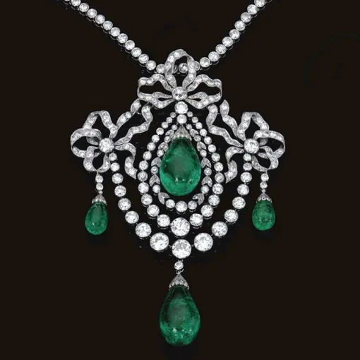Зеленые бриллианты символизируют природу и процветание