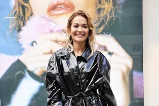 Как носить виниловый тотал-лук, чтобы не выглядеть вызывающе