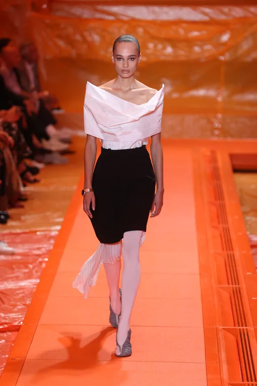 «Бумажная» блуза из новой коллекции Louis Vuitton
