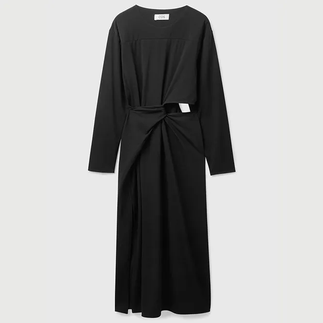 Черное платье с вырезом COS, 7890 руб.