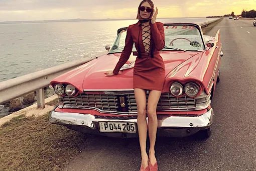 Розовый Cadillac и фото топлес: как Елена Перминова отдыхает на Кубе? Розовый Cadillac и фото топлес: как Елена Перминова отдыхает на Кубе?