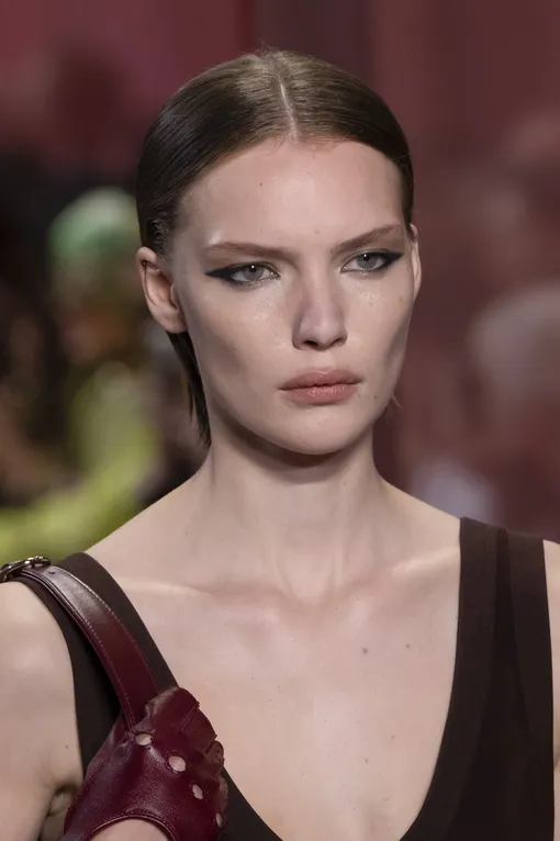 Gucci, весна-лето 2025 тренды летнего макияжа с подиумов