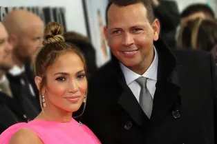 Хочется пересматривать: дети Джей Ло и Алекса Родригеса спели хит Элвиса Пресли Хочется пересматривать: дети Джей Ло и Алекса Родригеса спели хит Элвиса Пресли