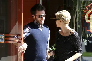 Шарлиз Терон закрутила роман?