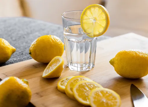 Если вы будете съедать по целому лимону ежедневно, то вы рискуете заполучить гипервитаминоз.