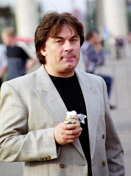 Александр Серов