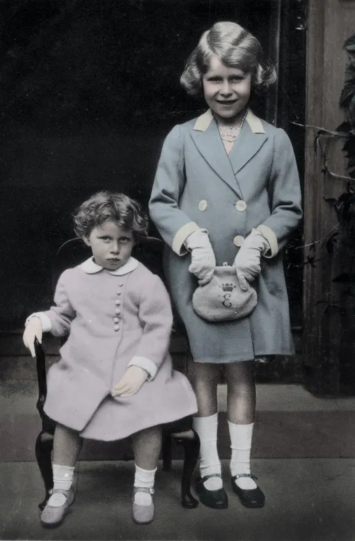 Елизавета II с сестрой