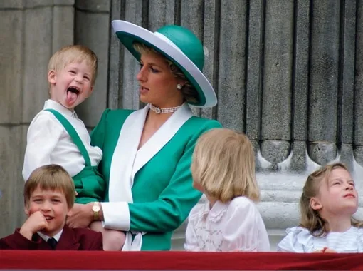 Принцесса Диана, Уильям и Гарри на параде Trooping The Colour, 1988 год