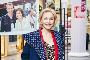 «Словно первая леди»: Марина Зудина в элегантном костюме с открытыми плечами очаровала фанатов