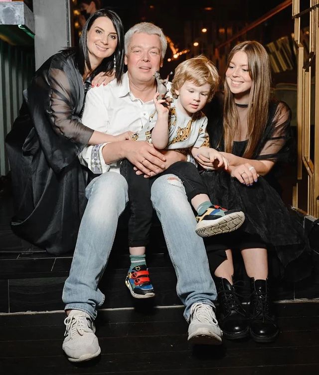 Томпақ әйелдердің порно фотосуреттері Бірінші арнаның сексуалды жүргізушісі