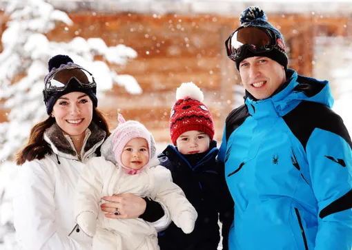 Кейт Миддлтон и принц Уильям со старшими детьми на курорте в Альпах, 2016 год