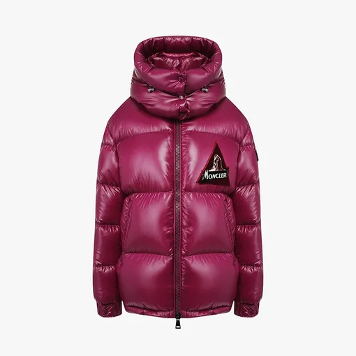 Пурпурный пуховик – Moncler, 92 200 рублей