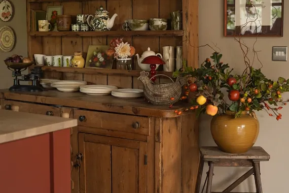 «Уютный беспорядок» — теплый интерьерный тренд, который сочетает в себе хаос и организованность