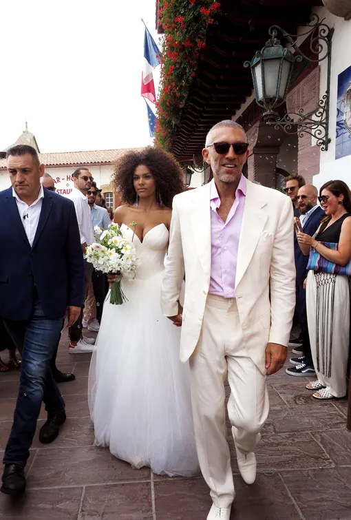 Тина Кунаки и Венсан Кассель на собственной свадьбе в 2018 году