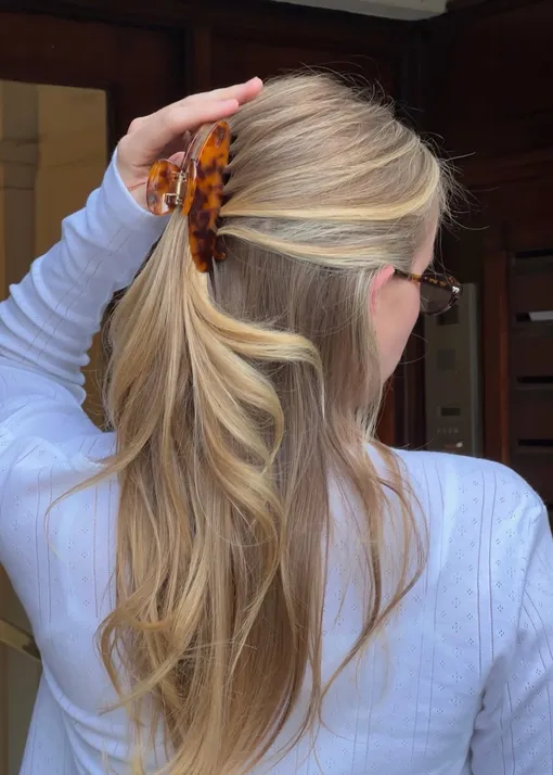 Модная прическа мальвинка с крабиком Модная прическа мальвинка с крабиком